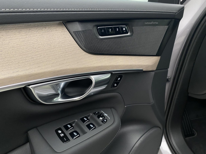 Volvo XC90 B5 AWD AUT BRIGHT PLUS na operativní leasing