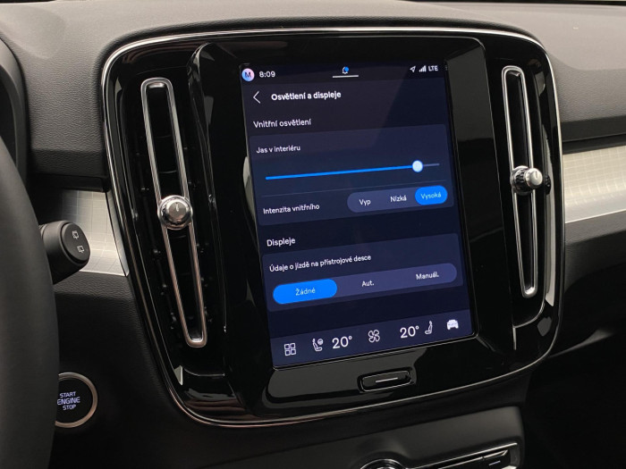 Volvo XC40 B3 AUT DARK PLUS na operativní leasing