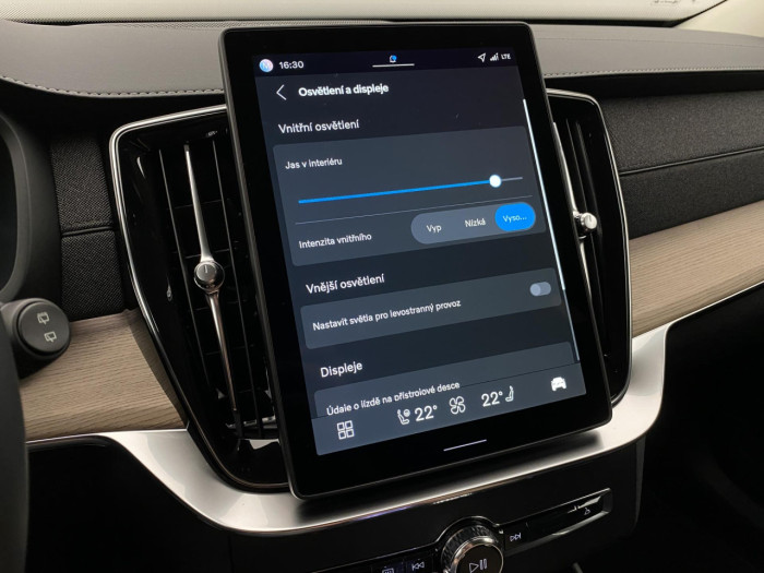 Volvo XC90 T8 AWD RECHARGE BRIGHT PLUS 7m na operativní leasing