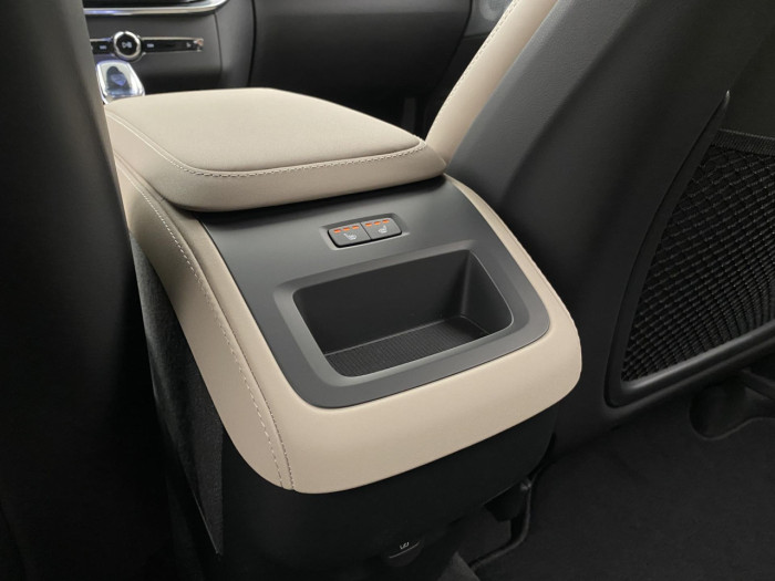Volvo XC90 B5 AWD AUT BRIGHT PLUS 7míst na operativní leasing