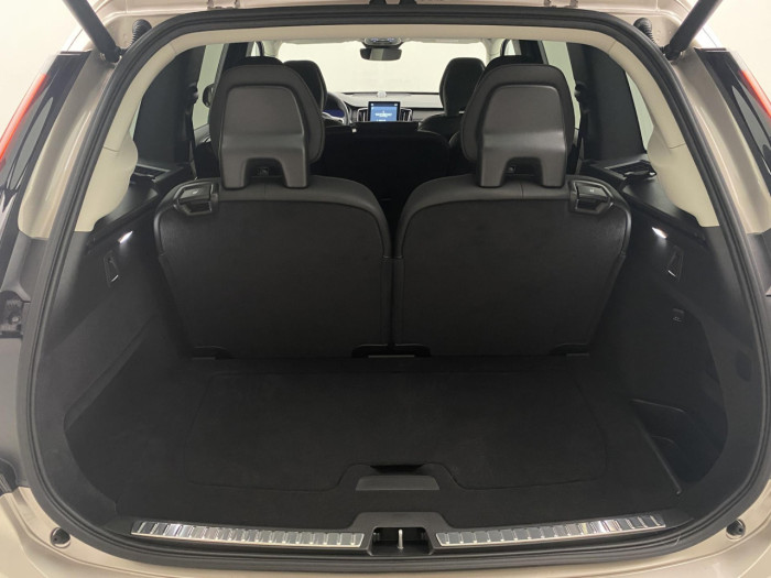 Volvo XC90 B5 AWD AUT DARK PLUS na operativní leasing