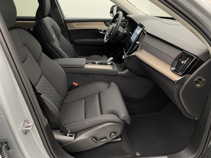 Volvo XC90 B5 AWD AUT DARK PLUS 7míst na operativní leasing