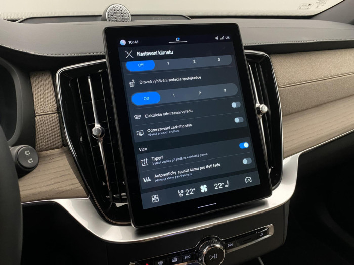 Volvo XC90 T8 AWD Plug-in DARK PLUS 7m na operativní leasing