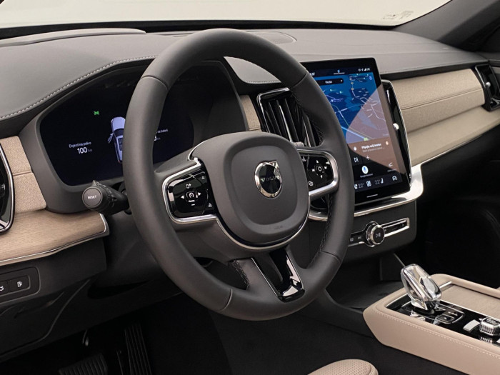 Volvo XC90 T8 AWD Plug-in BRIGHT PLUS 7m na operativní leasing