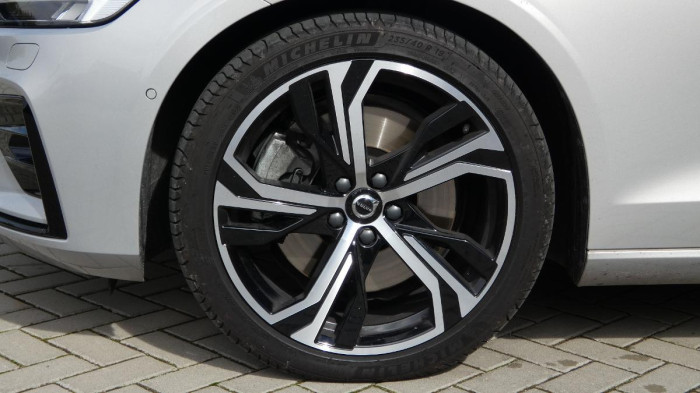 Volvo S60 B5 AWD Ultimate Dark na operativní leasing