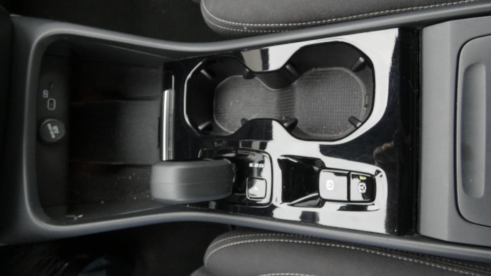 Volvo XC40 B3 PLUS DARK na operativní leasing
