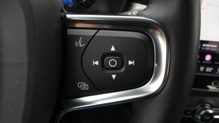Volvo XC40 B3 PLUS DARK na operativní leasing