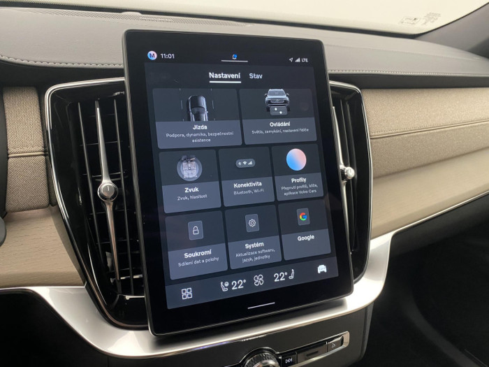 Volvo XC90 T8 AWD Plug-in BRIGHT PLUS 7m na operativní leasing