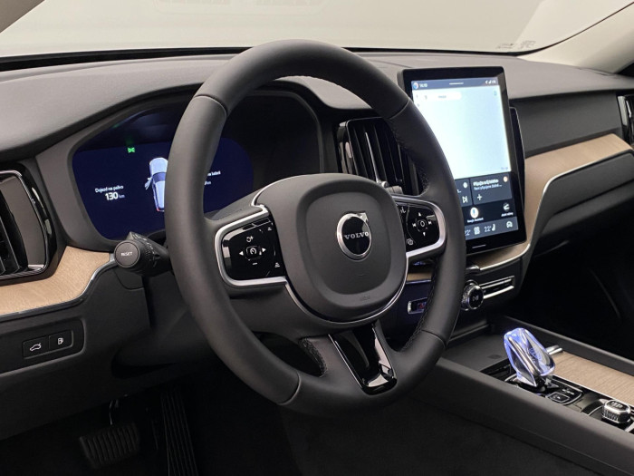 Volvo XC60 T6 AWD AUT BRIGHT PLUS na operativní leasing