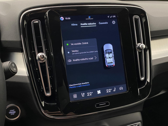 Volvo XC40 B4 AUT DARK PLUS na operativní leasing