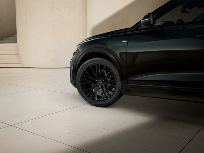 Audi Q8 SUV TDI quattro 210 kW na operativní leasing