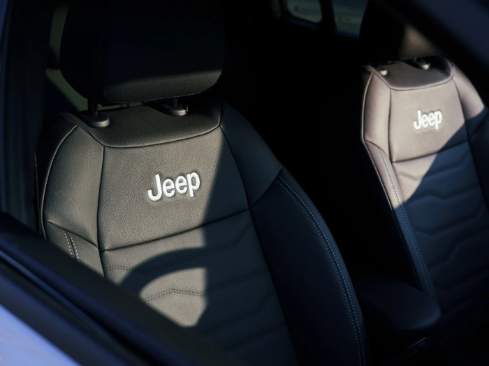 Jeep Avenger Altitude 1.2T e-Hybrid 81 kW Benzín Automatická převodovka na operativní leasing