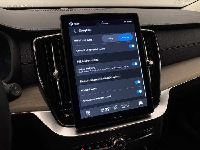 Volvo XC90 T8 AWD Plug-in BRIGHT PLUS 7m na operativní leasing