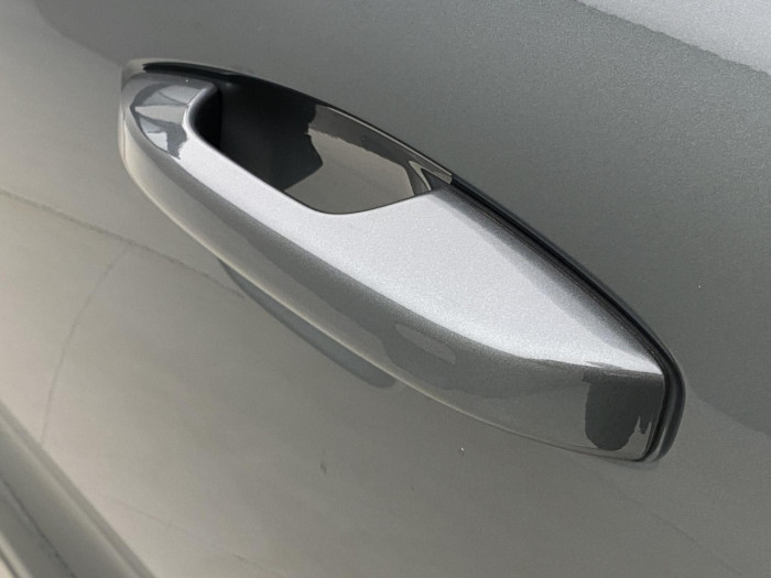 Volvo XC40 B3 AUT DARK PLUS na operativní leasing
