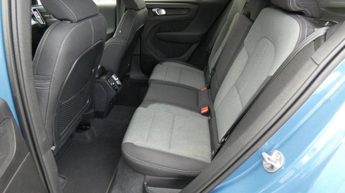 Volvo XC40 B4 AWD mHEV Plus Dark aut. na operativní leasing