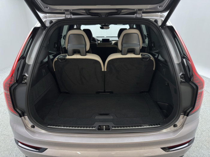 Volvo XC90 T8 AWD Plug-in DARK PLUS 7m na operativní leasing
