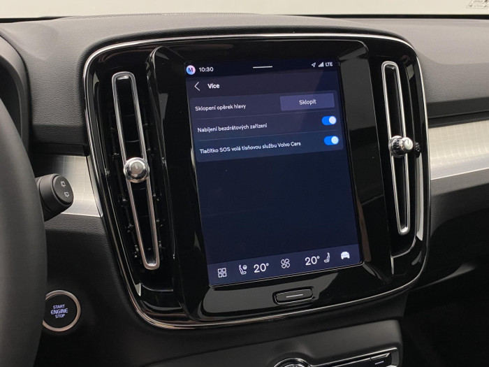 Volvo XC40 B3 AUT DARK PLUS na operativní leasing