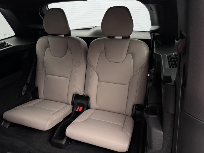 Volvo XC90 T8 AWD Plug-in DARK PLUS 7m na operativní leasing