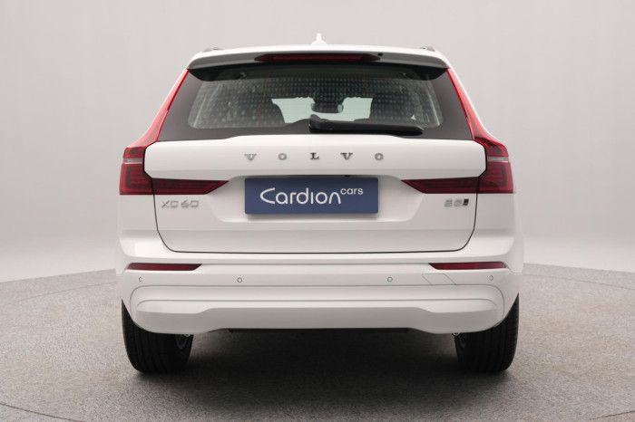 Volvo XC60 B5 AWD AUT ESSENTIAL na operativní leasing