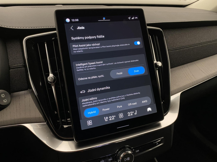 Volvo XC90 T8 AWD RECHARGE DARK PLUS 7m na operativní leasing