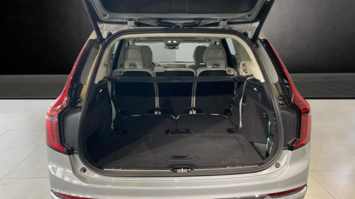 Volvo XC90 ULTRA BRIGHT, T8 AWD, 228+107 kW / 310+145 HP na operativní leasing
