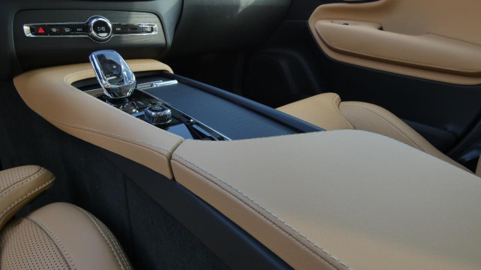 Volvo XC90 B5 AWD Plus Bright 7 míst na operativní leasing