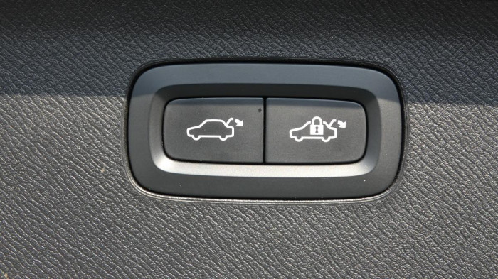 Volvo XC90 B5 AWD Ultimate Bright 7 míst na operativní leasing