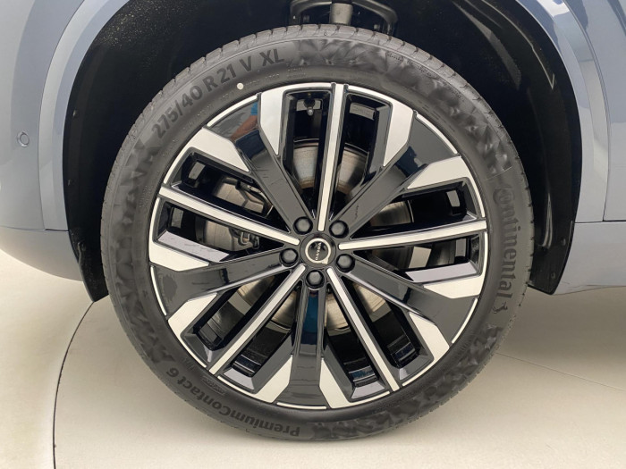 Volvo XC90 T8 AWD Plug-in DARK PLUS 7m na operativní leasing