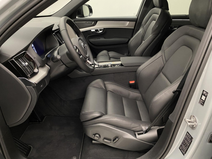 Volvo XC90 B5 AWD BLACK EDITION PLUS 7 na operativní leasing