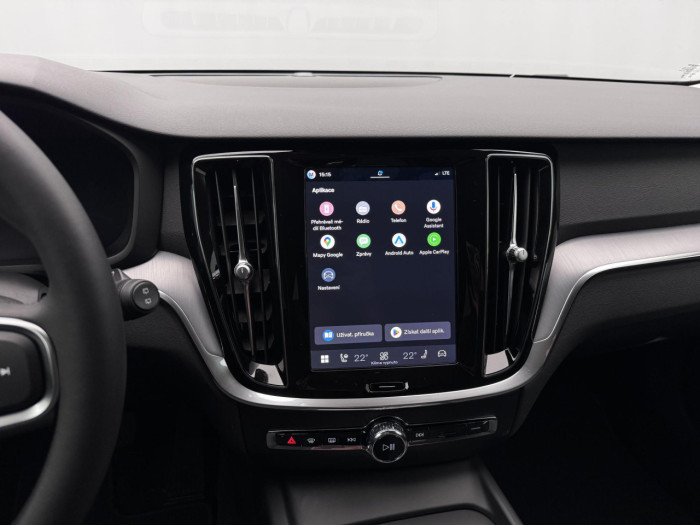 Volvo V60 B4 AUT CORE na operativní leasing