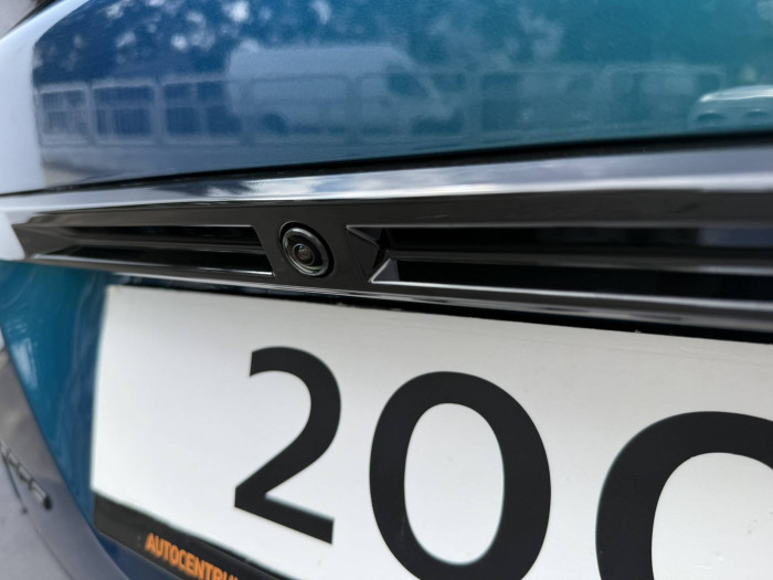 Peugeot 2008 ALLURE Hybrid  1,2 145 e-DCS6 / 107kW na operativní leasing