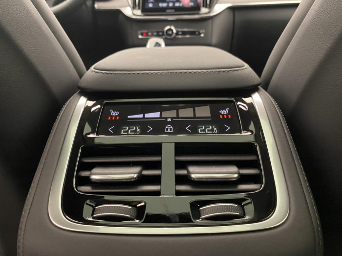 Volvo XC90 T8 AWD Plug-in DARK PLUS 7m na operativní leasing