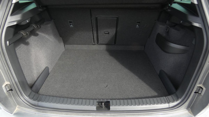 Škoda Karoq 1,5 TSI Ambition DSG na operativní leasing