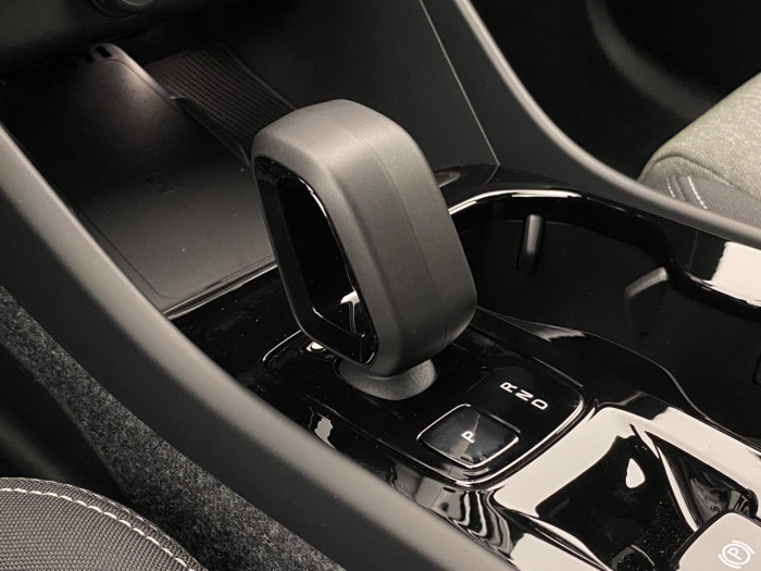Volvo XC40 B3 AUT DARK PLUS na operativní leasing