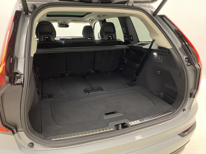 Volvo XC90 T8 AWD Plug-in DARK PLUS 7m na operativní leasing