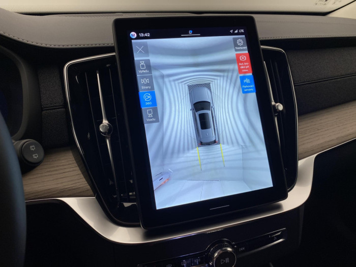 Volvo XC90 T8 AWD RECHARGE BRIGHT PLUS 7m na operativní leasing