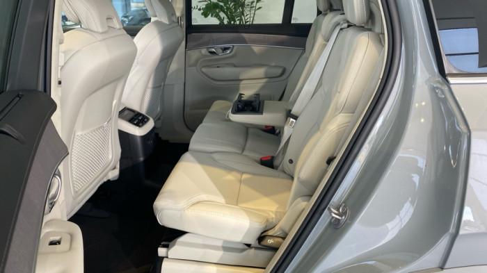 Volvo XC90 ULTRA BRIGHT, T8 AWD, 228+107 kW / 310+145 HP na operativní leasing