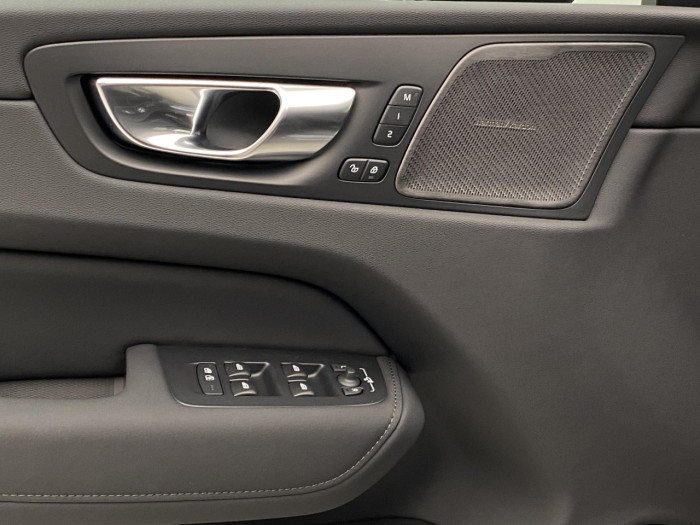 Volvo XC60 B5 AWD AUT ULTRA BLACK EDITION 2.0 Edition na operativní leasing