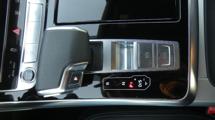 Audi Q8 55 TFSI quattro tiptronic na operativní leasing