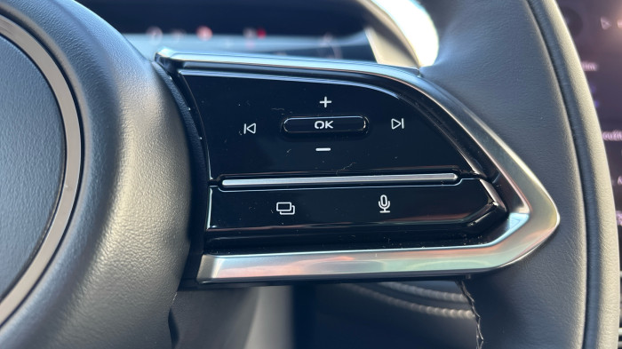 Mazda 6e 68.8 kWh Takumi - Soul Red Crystal - Full Servis na operativní leasing