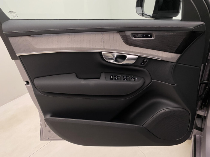 Volvo XC90 T8 AWD RECHARGE DARK PLUS 7m na operativní leasing