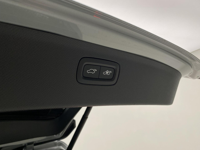 Volvo XC90 B5 AWD AUT DARK PLUS 7míst na operativní leasing