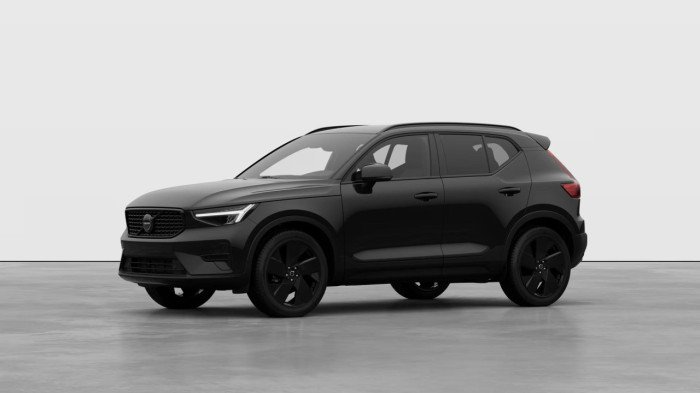 Volvo XC40 B3 AUT PLUS BLACK EDITION na operativní leasing