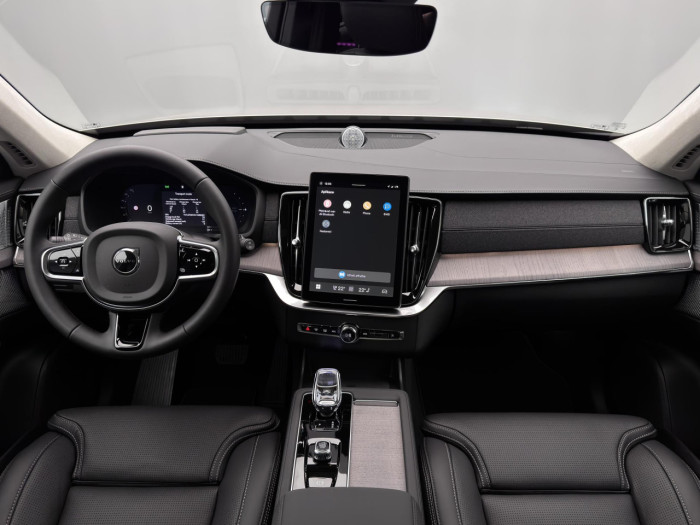 Volvo XC90 T8 AWD Plug-in ULTRA DARK 7m na operativní leasing