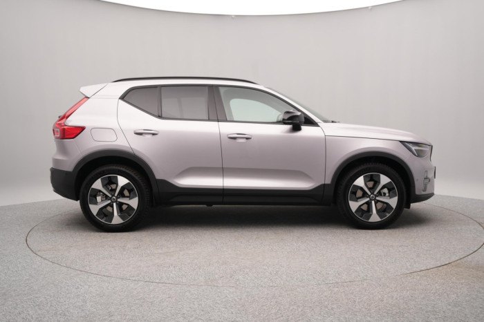 Volvo XC40 B3 AUT DARK PLUS na operativní leasing
