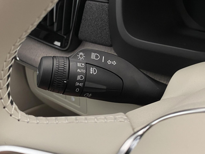 Volvo XC90 T8 AWD Plug-in BRIGHT PLUS 7m na operativní leasing