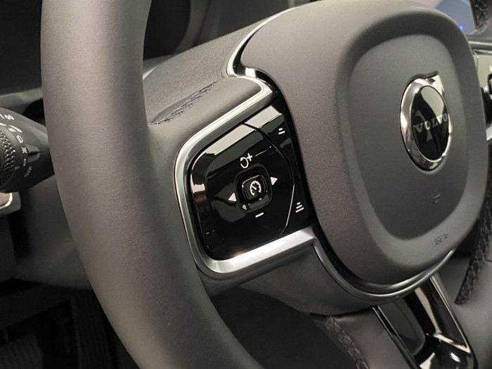 Volvo XC90 B5 AWD AUT DARK PLUS 7míst na operativní leasing