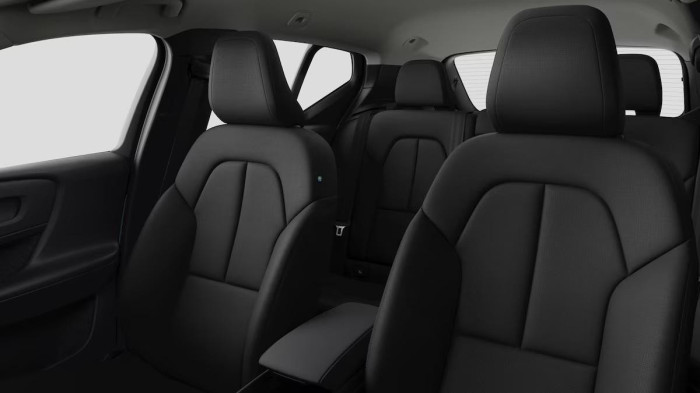 Volvo XC40 B3 AUT ESSENTIAL na operativní leasing