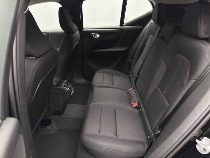 Volvo XC40 B3 AUT ESSENTIAL na operativní leasing
