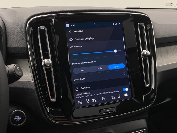 Volvo XC40 B4 AUT DARK PLUS na operativní leasing